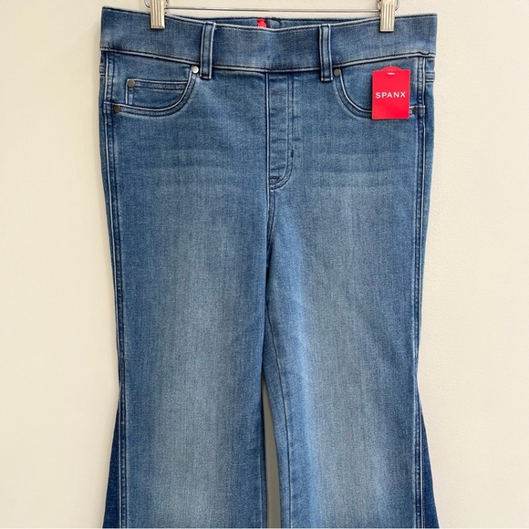 SPANX Flare Jeans Mixed Wash High Waisted Pull One Stretch Size Medium - Picture 4 of 14